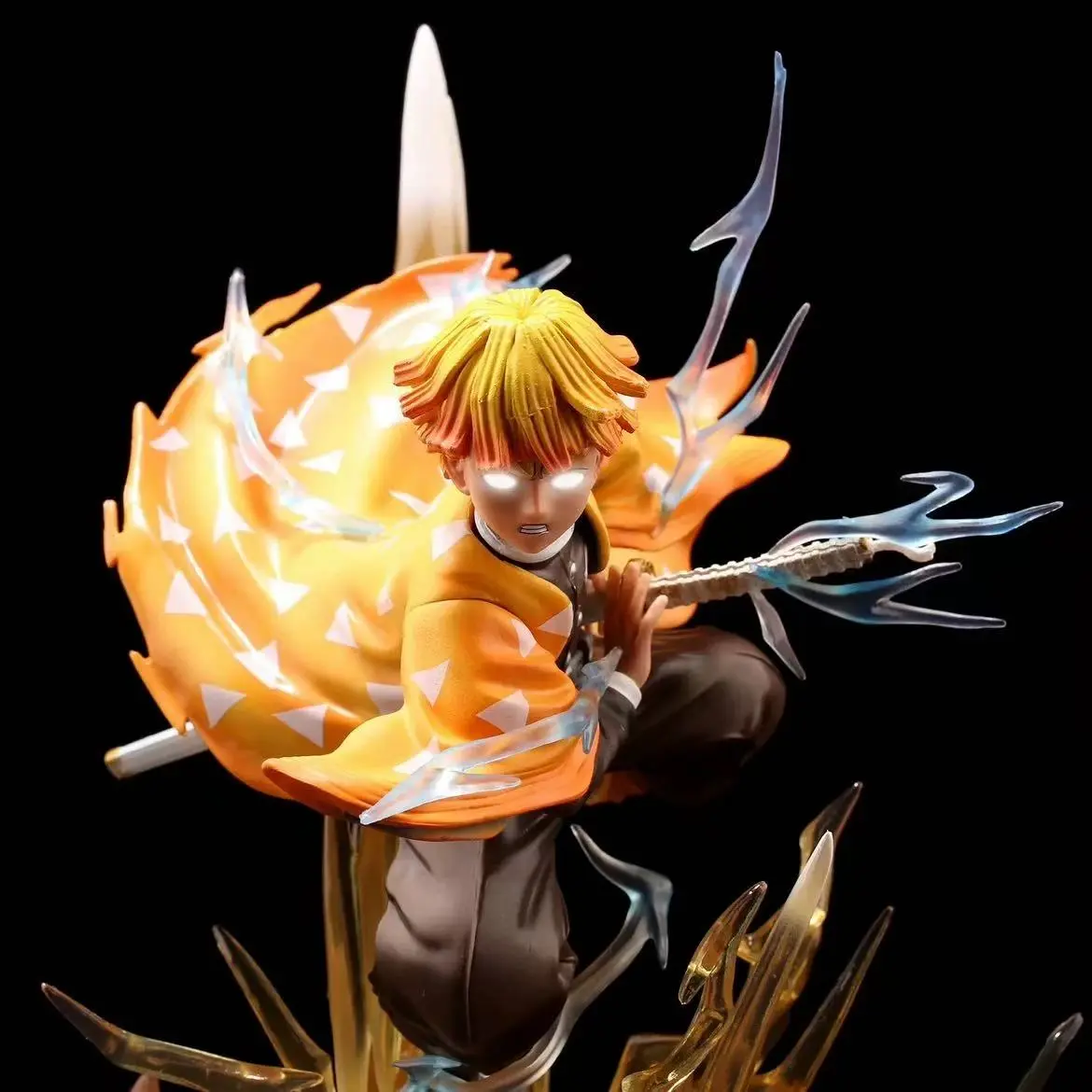 Demon Slayer - Zenitsu Agatsuma (Thunder Breathing) Figure - Image 3