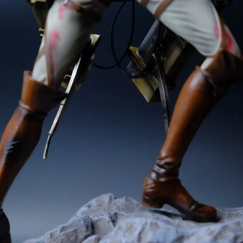Attack on Titan - Levi Ackermann (Dual Head Sculpt Version) Statue - Image 5