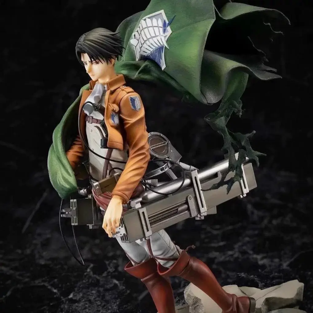 Attack on Titan - Levi Ackermann (Scout Regiment Cloak Version) Figure - Image 4