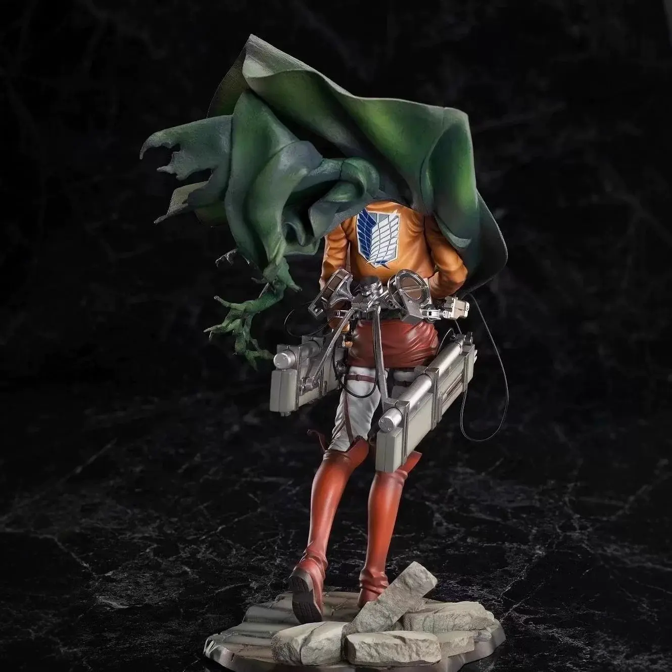 Attack on Titan - Levi Ackermann (Scout Regiment Cloak Version) Figure - Image 3