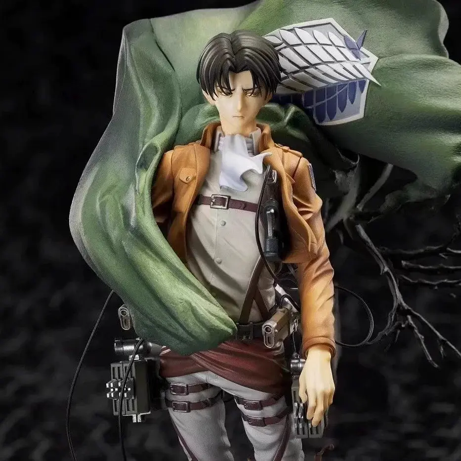 Attack on Titan - Levi Ackermann (Scout Regiment Cloak Version) Figure - Image 2