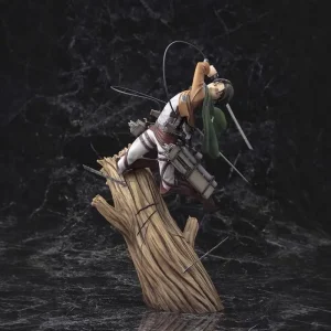Attack on Titan – Levi Ackermann (Tree Stump Base Version) Figure