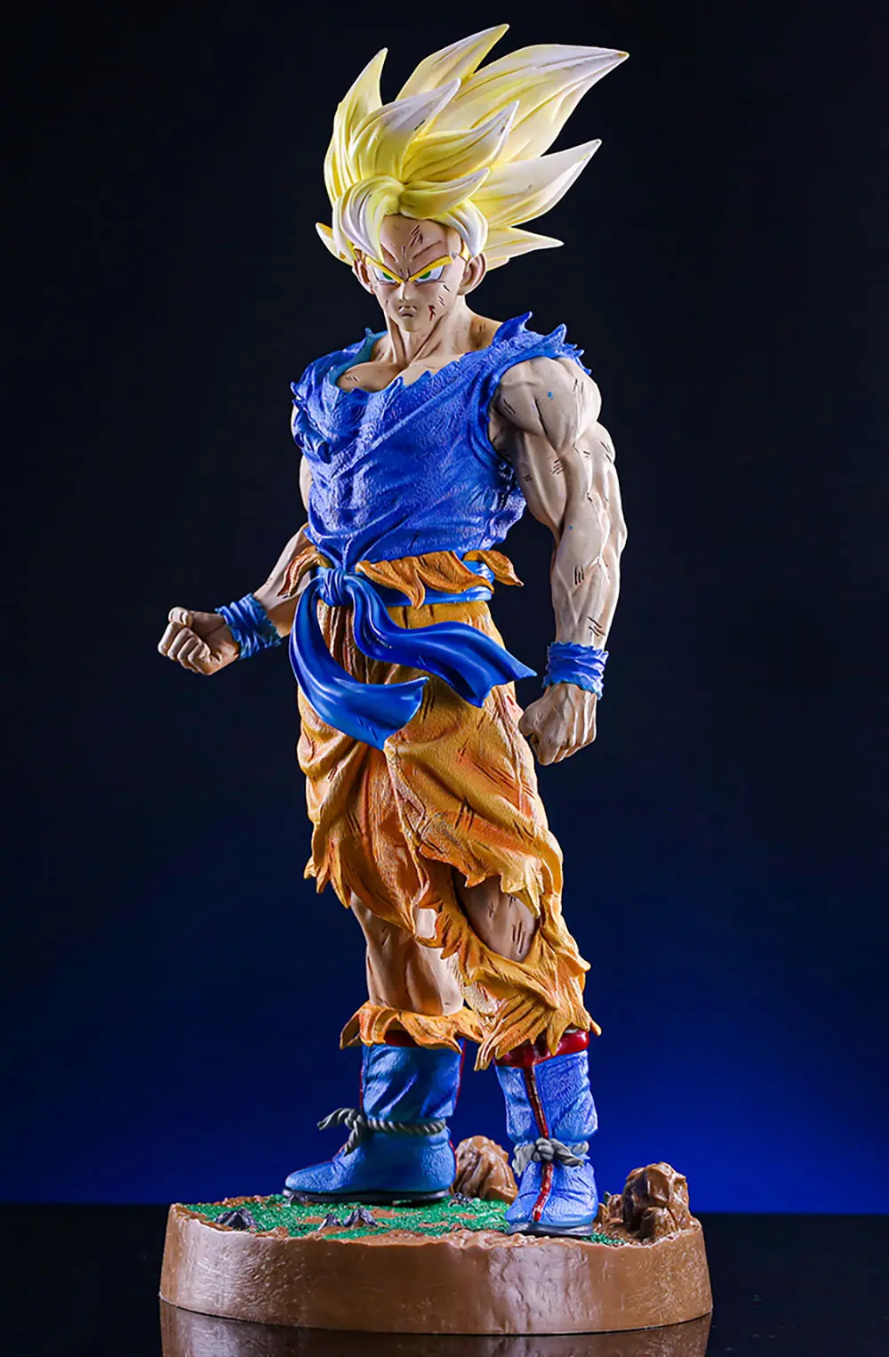 Dragon Ball Z - Goku (Battle Damaged Light Blue Version) Statue - Image 3