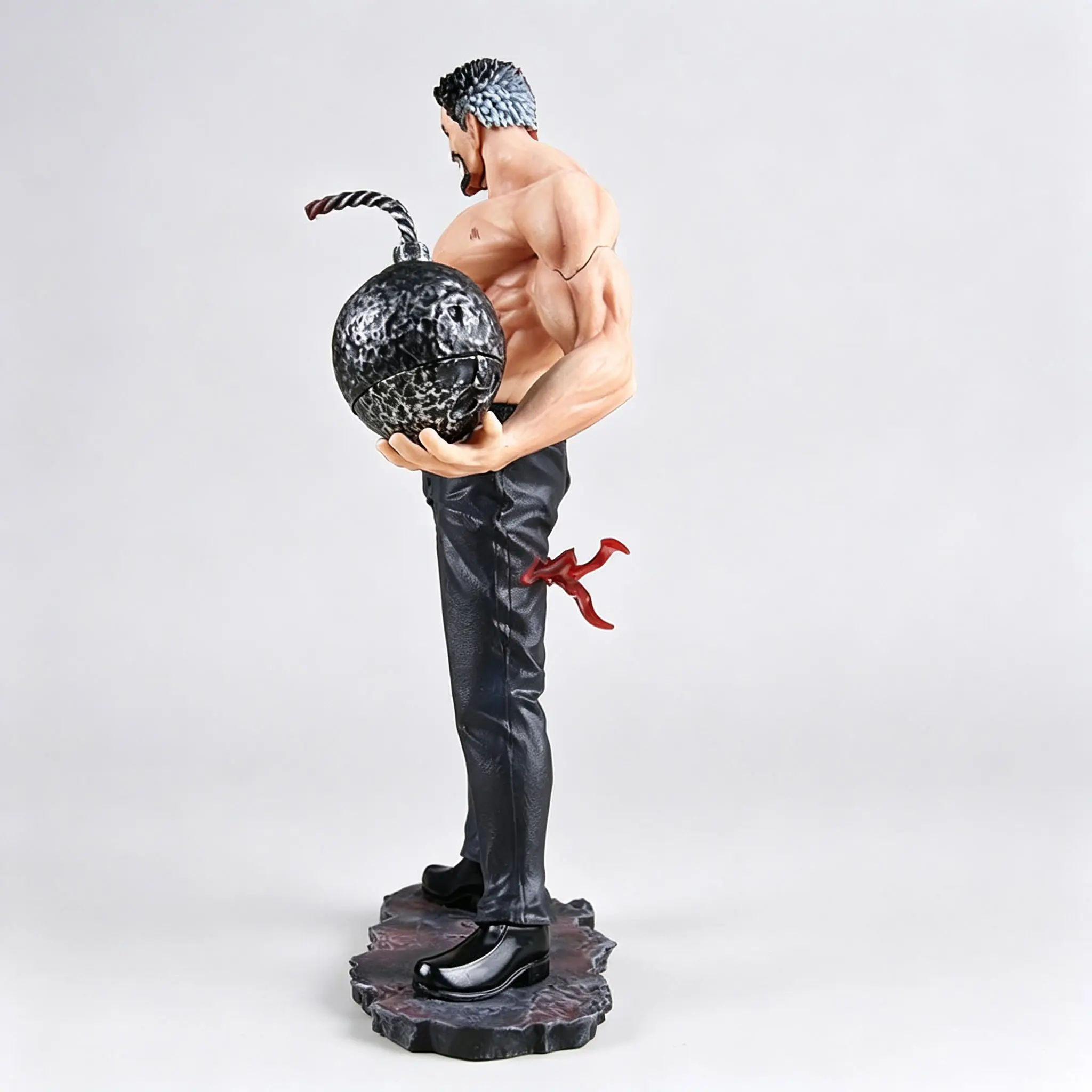 One Piece - Monkey D. Garp (Black Pants Iron Fist Version) Statue - Image 5