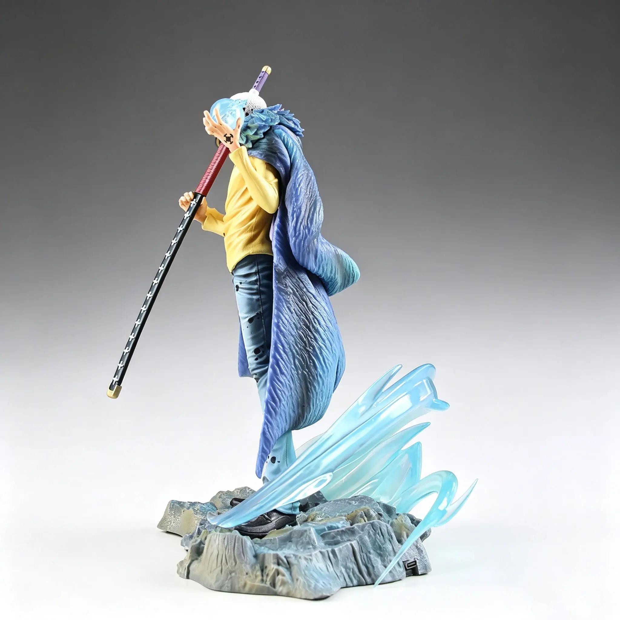 One Piece - Trafalgar D. Water Law Statue - Image 2