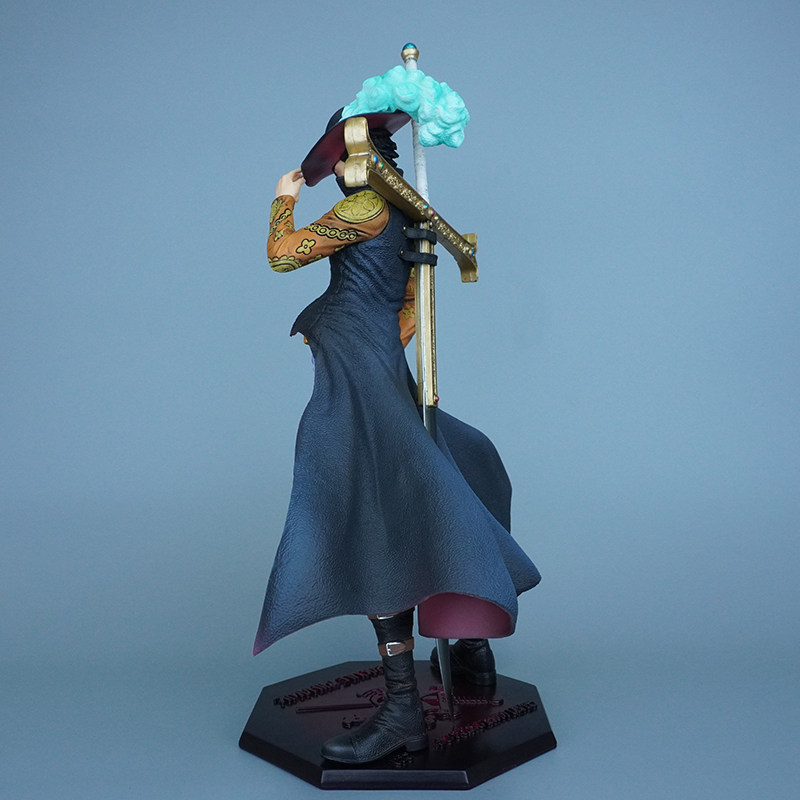 One Piece - Dracule Mihawk (Alternative Color Version) Statue - Image 4