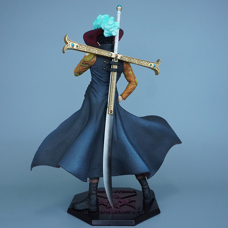 One Piece - Dracule Mihawk (Alternative Color Version) Statue - Image 3