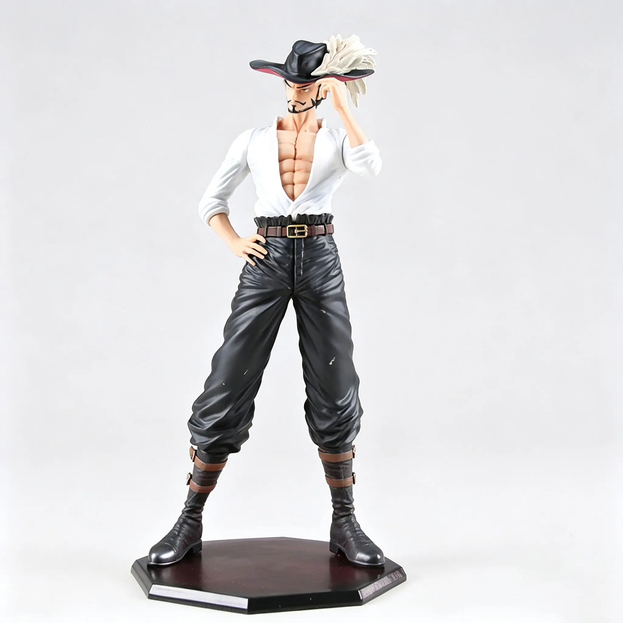 One Piece - Dracule Mihawk (White Outfit Version) Statue - Image 6