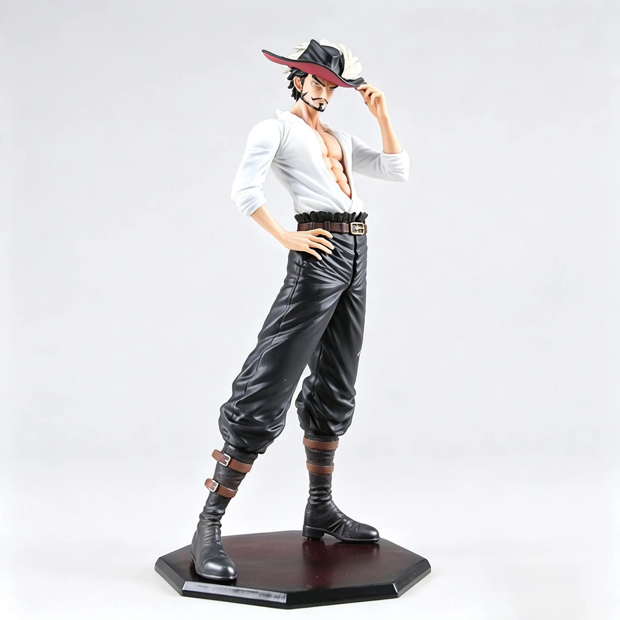 One Piece - Dracule Mihawk (White Outfit Version) Statue - Image 4