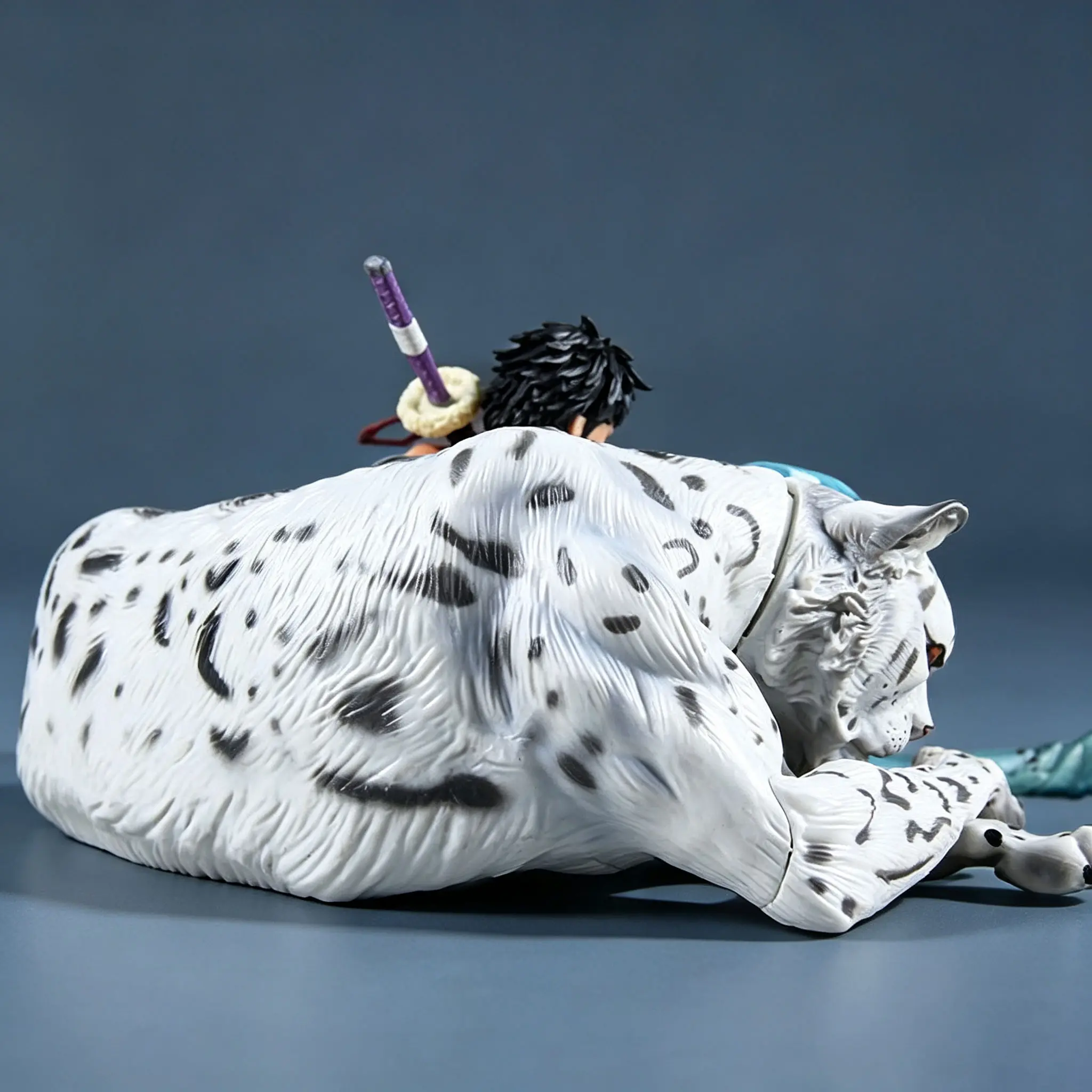 One Piece - Trafalgar D. Water Law (Snow Leopard / Animal Kingdom Version) Statue - Image 7