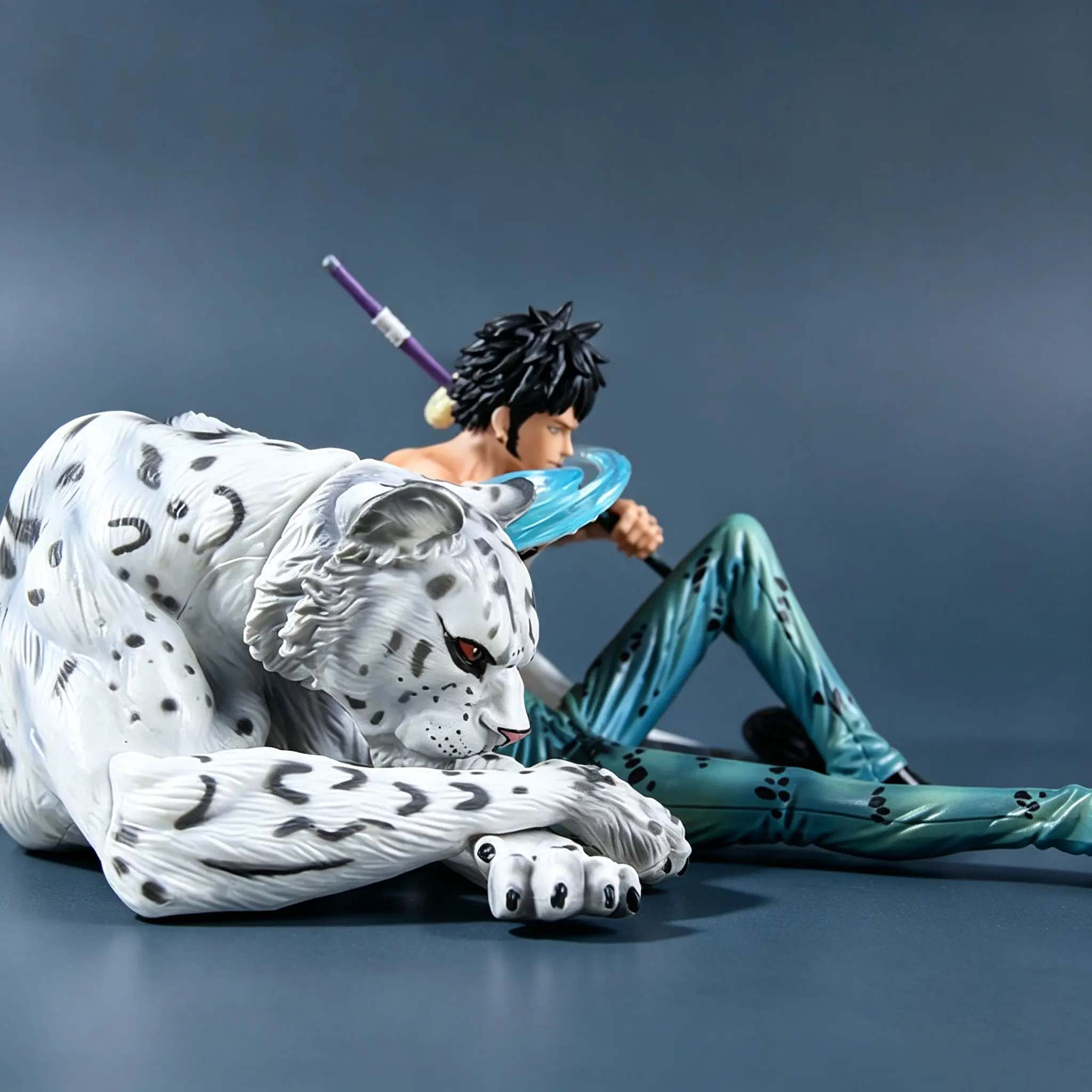 One Piece - Trafalgar D. Water Law (Snow Leopard / Animal Kingdom Version) Statue - Image 4