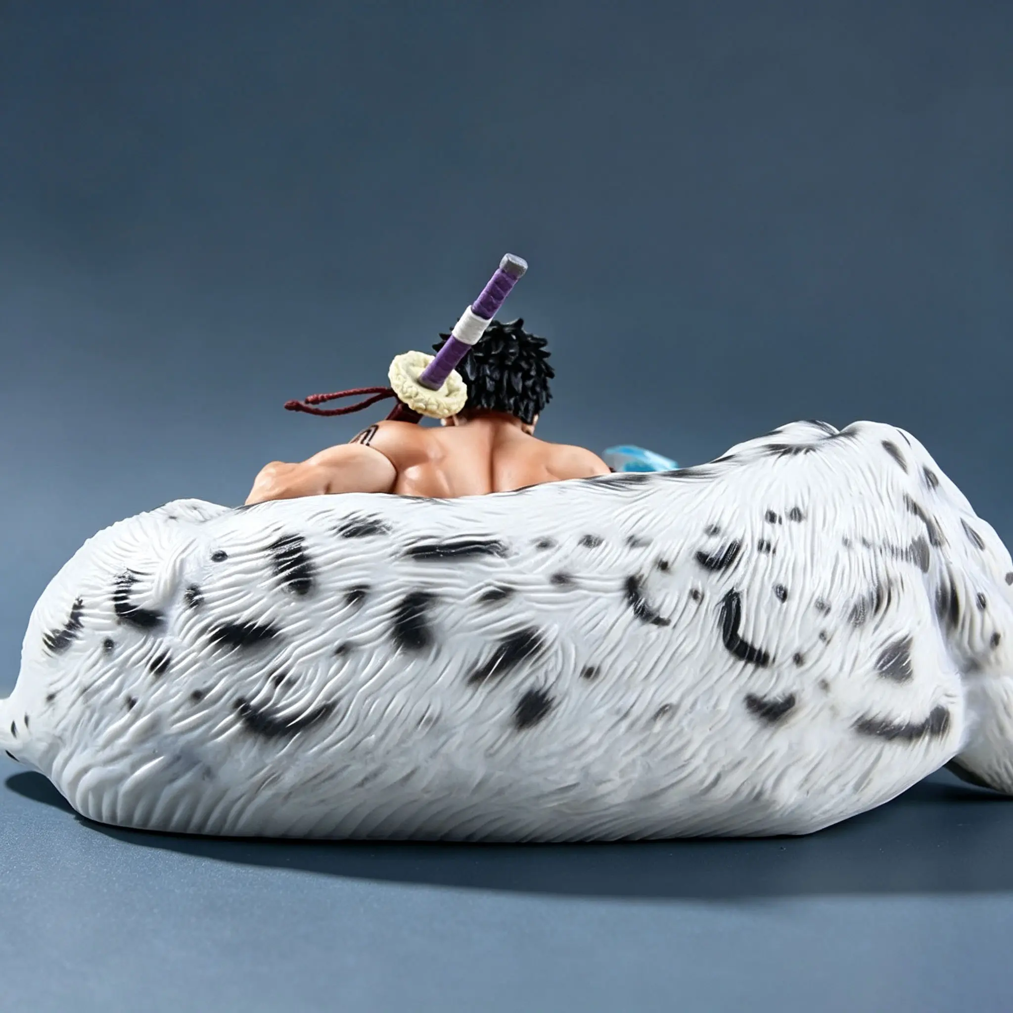 One Piece - Trafalgar D. Water Law (Snow Leopard / Animal Kingdom Version) Statue - Image 6
